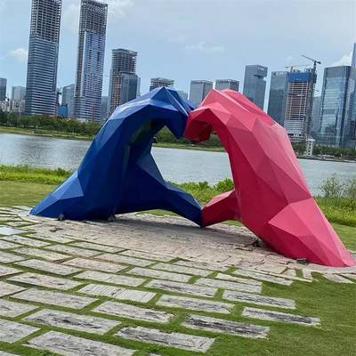玻璃鋼創意景觀雕塑 以蘑菇屋與愛心造型點亮戶外空間